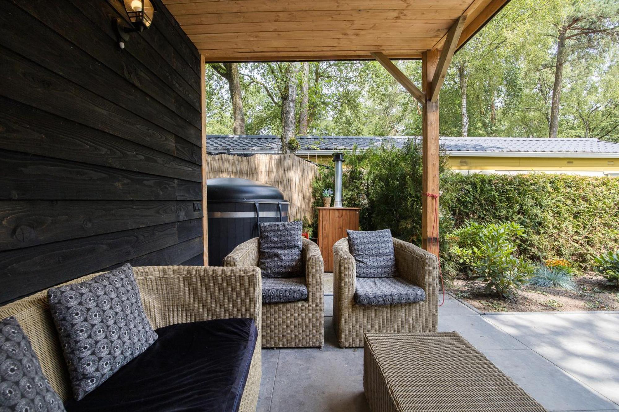 Veluwe Hoenderloo Luxury Chalet With Private Sauna And Hot Tub - Swimming Pool Tennis Court Supermarket Bowling Alley Theatre And Entertainment For Children Zewnętrze zdjęcie